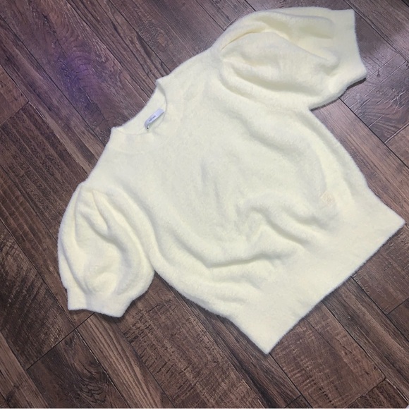 Edition the label fuzzy knit logo butter yellow spring poof sleeve sweater 500$ - Picture 3 of 6